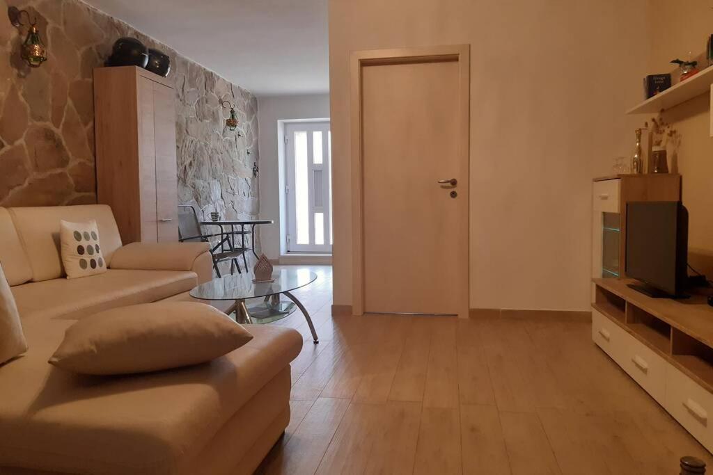 Apartmant Angel Wings Оміш Екстер'єр фото